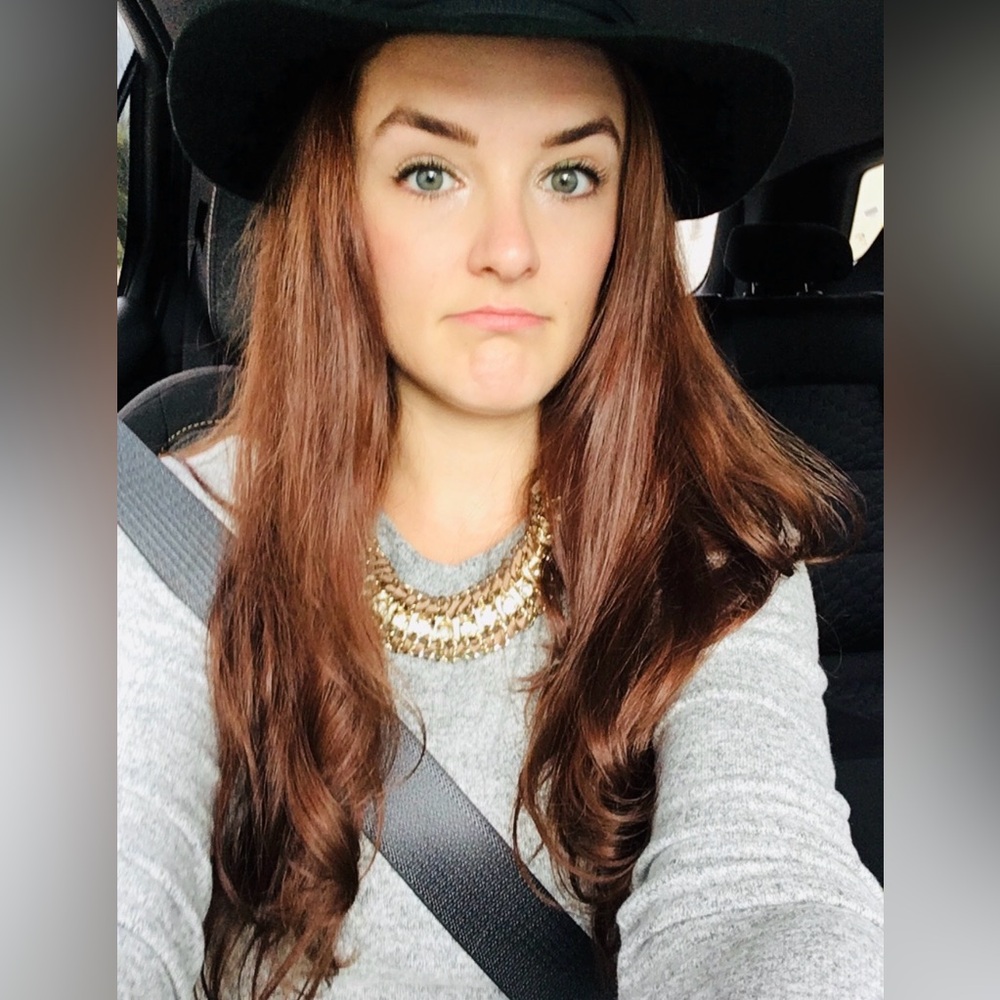 Cropped light gray sweater